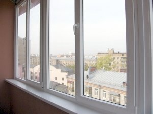 Особенности остекления балконов и лоджий зимой
