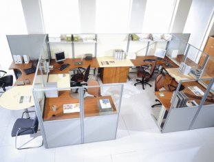 Как оборудовать офисное помещение, используя перегородки?