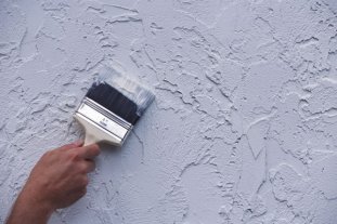 Применение акриловых красок для облицовки стен