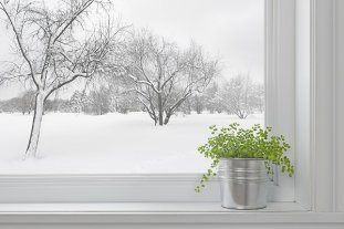 Как пластиковые окна помогают согреться зимой?